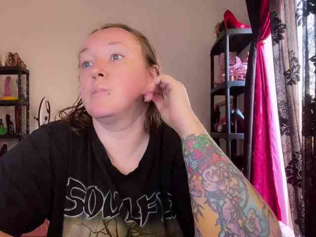 NylonQueen webcam