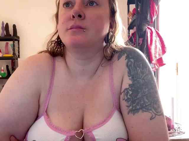 NylonQueen webcam