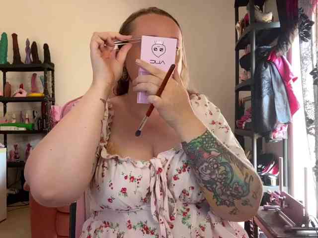 NylonQueen webcam