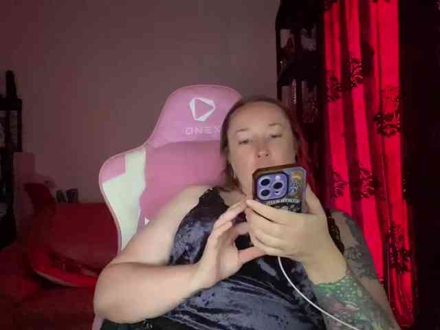 NylonQueen webcam