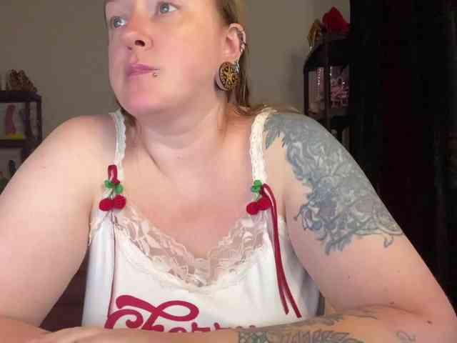 NylonQueen webcam