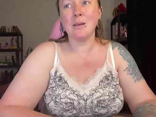 NylonQueen webcam