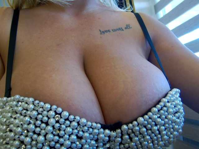 Jennifer95 live cam on BongaCams