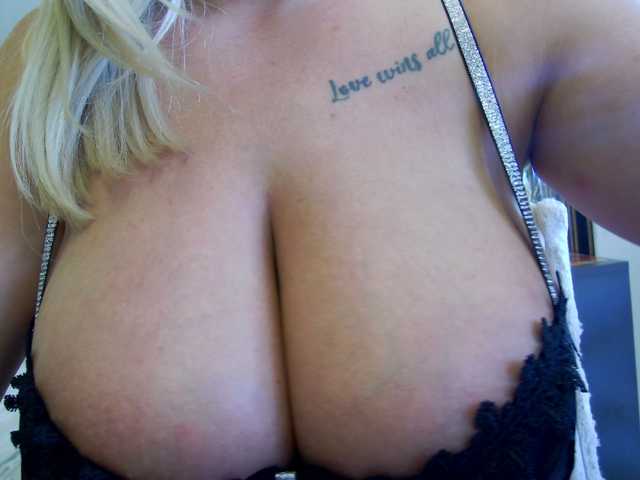 Jennifer95 live cam on BongaCams
