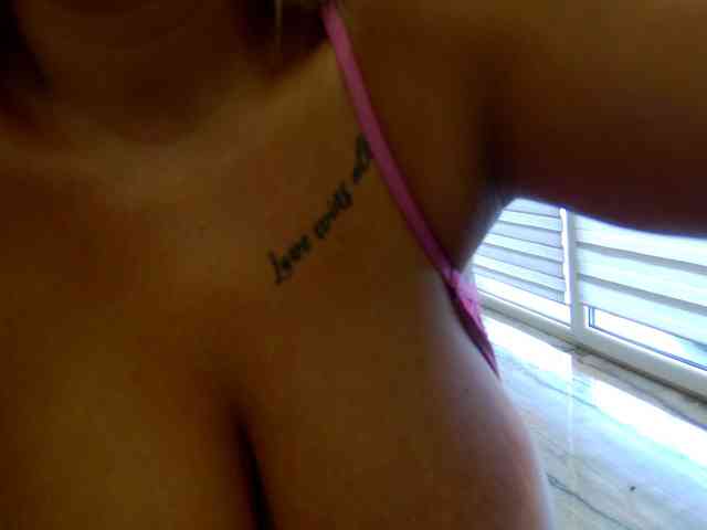 IsabellaNoirr webcam