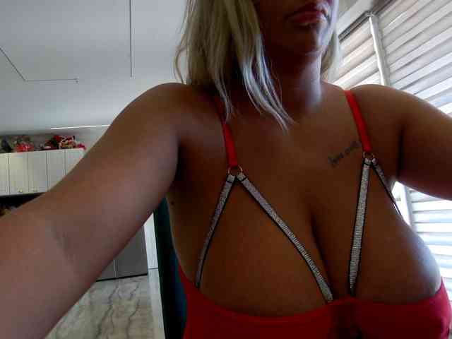 Jennifer95 Live Webcam on BongaCams