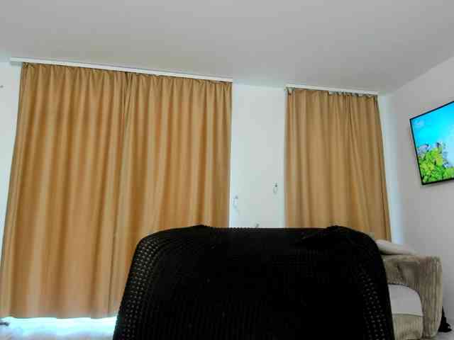 IsabellaNoirr webcam