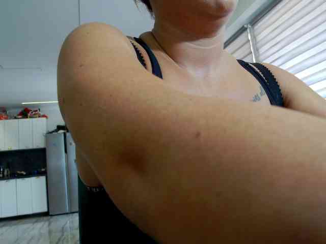 IsabellaNoirr webcam