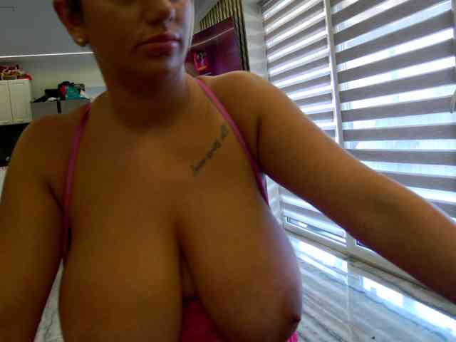 IsabellaNoirr webcam