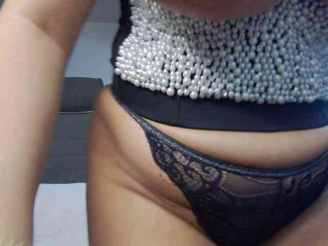 IsabellaNoirr webcam