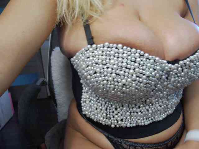 IsabellaNoirr webcam