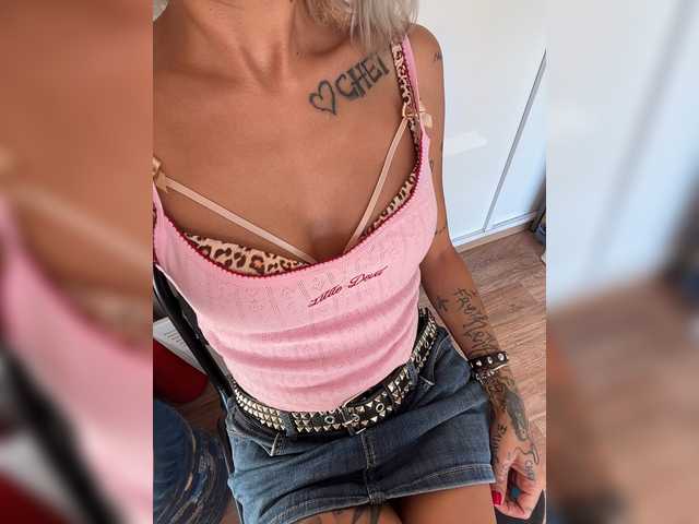 BestTease live cam on BongaCams