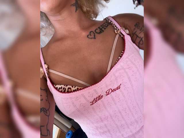 BestTease live cam on BongaCams
