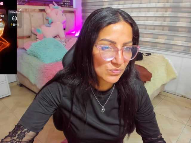 alma-blue live cam on BongaCams