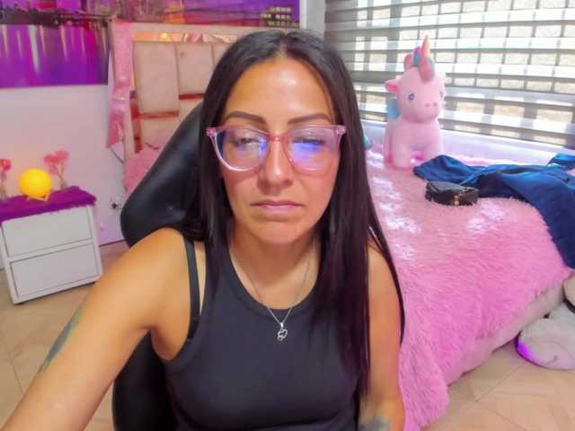 alma-blue live cam on BongaCams