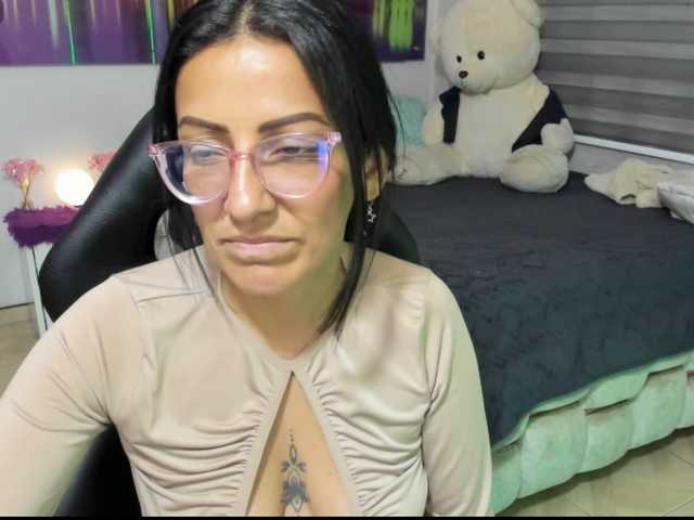 alma-blue live cam on BongaCams