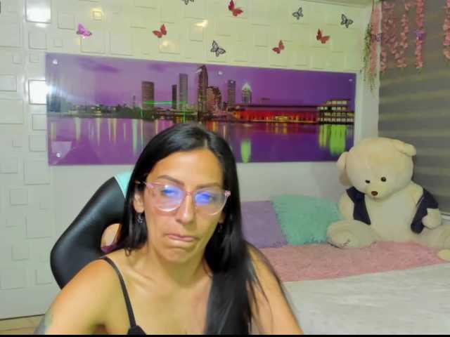 alma-blue live cam on BongaCams