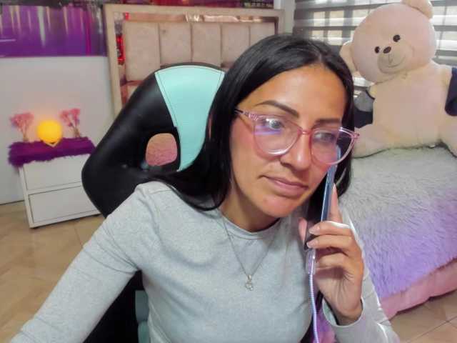 alma-blue live cam on BongaCams