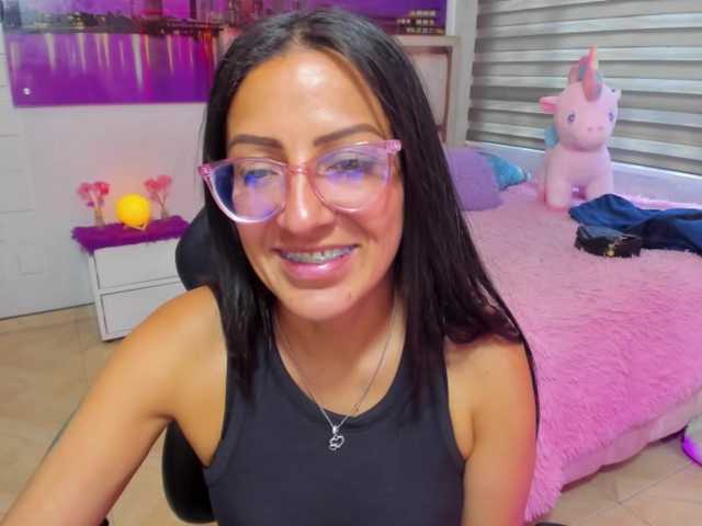 alma-blue live cam on BongaCams