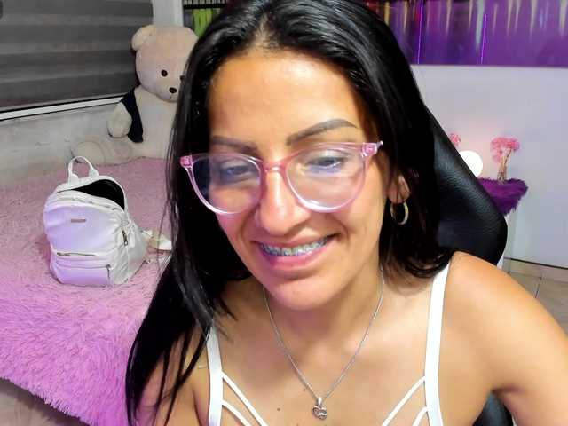 alma-blue live cam on BongaCams