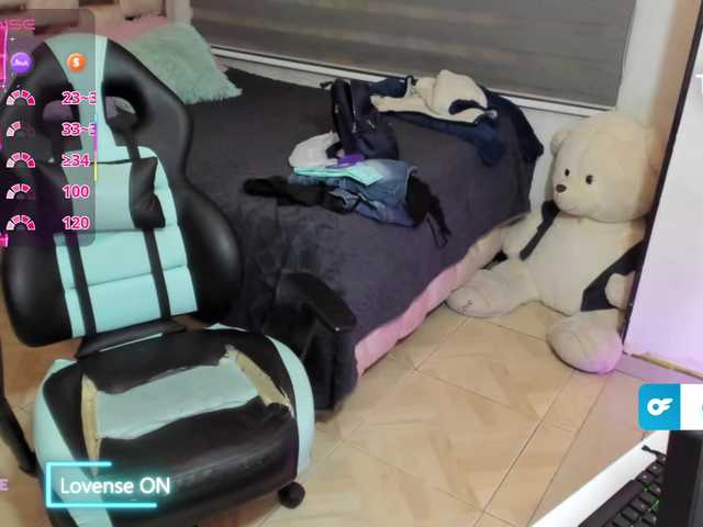 alma-blue live cam on BongaCams