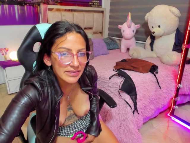 alma-blue live cam on BongaCams