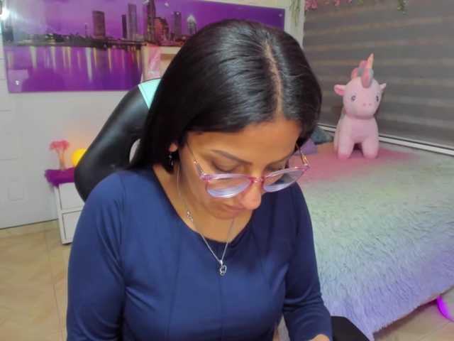 alma-blue live cam on BongaCams