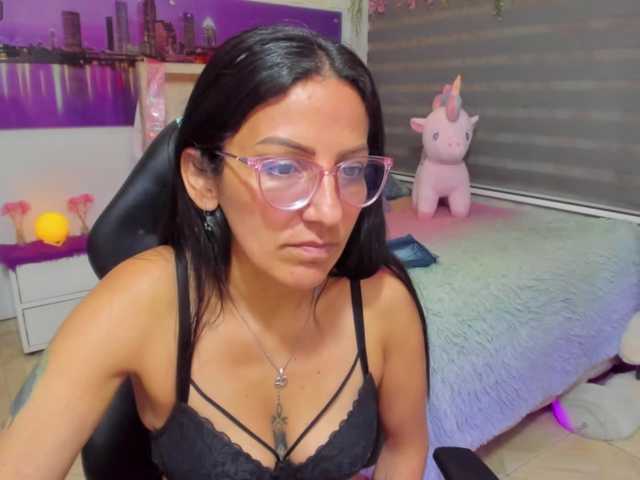 alma-blue live cam on BongaCams