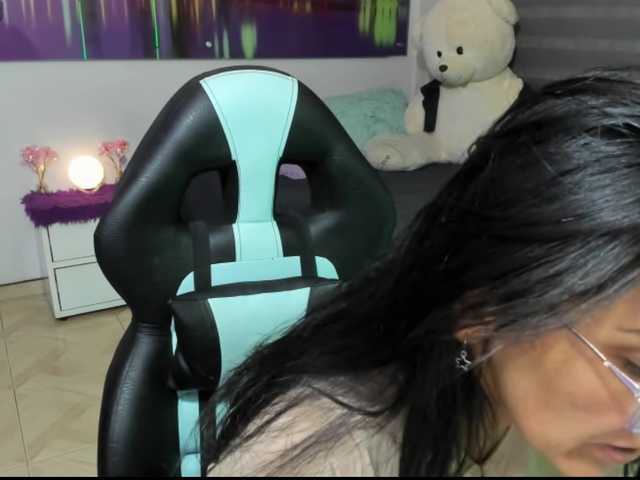 alma-blue live cam on BongaCams
