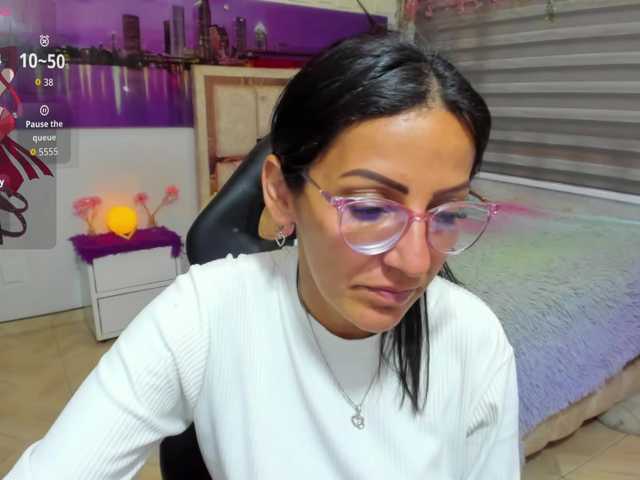 alma-blue live cam on BongaCams