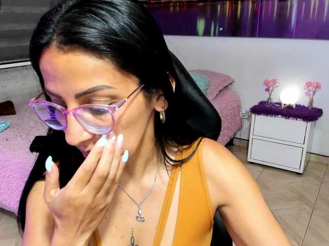 alma-blue live cam on BongaCams