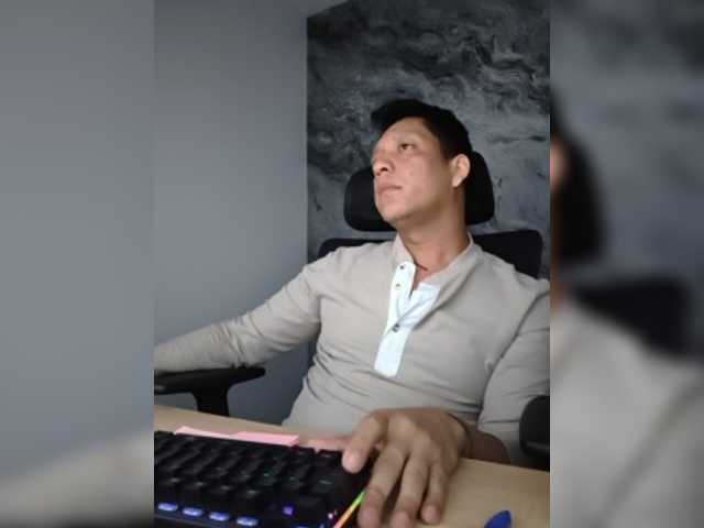 Thomas-v28, 28 y/o - Live Cam on BongaCams