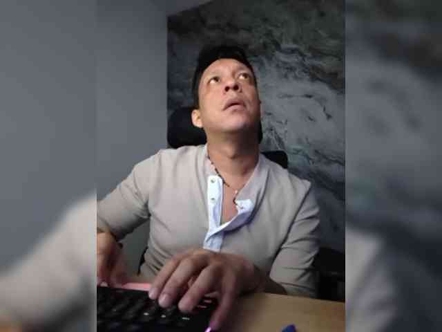 Thomas-v28 Sex Cam Show