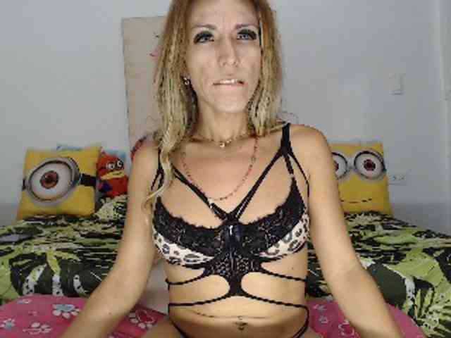 aleera-star98 Live Webcam on BongaCams