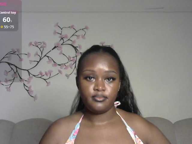 miss-caramel live webcam show