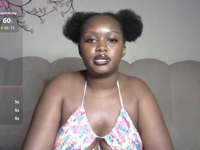 miss-caramel live cam on UnifiedCams