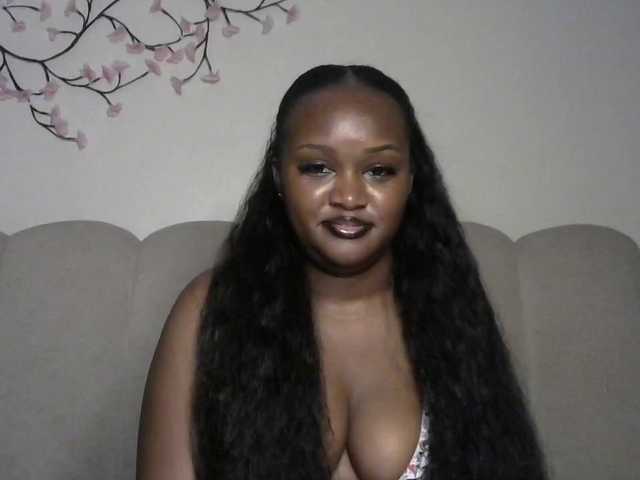 miss-caramel live cam on UnifiedCams