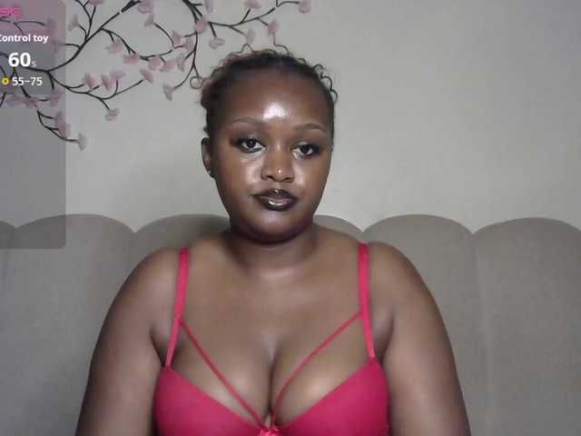 miss-caramel live cam on UnifiedCams