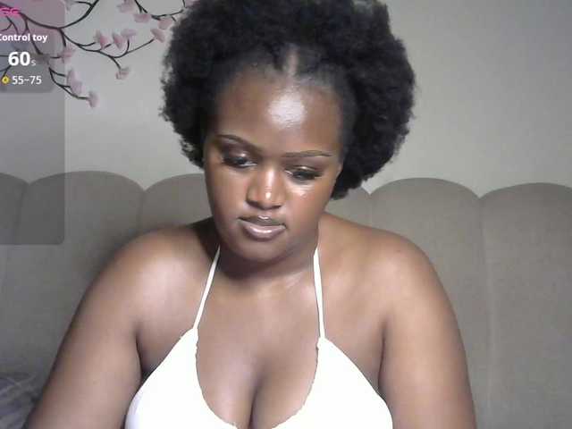 miss-caramel live cam on UnifiedCams