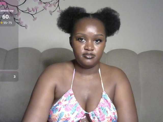 miss-caramel live cam on UnifiedCams