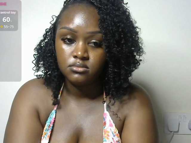 miss-caramel, en vivo ahora en BongaCams