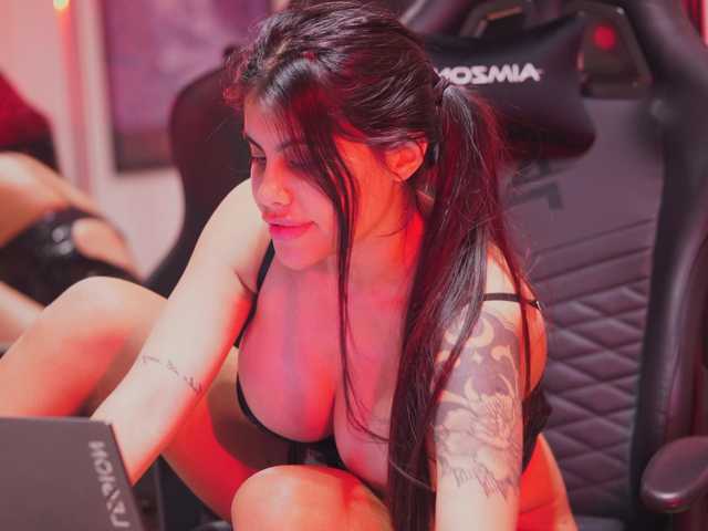 capriciousqueen live cam on BongaCams