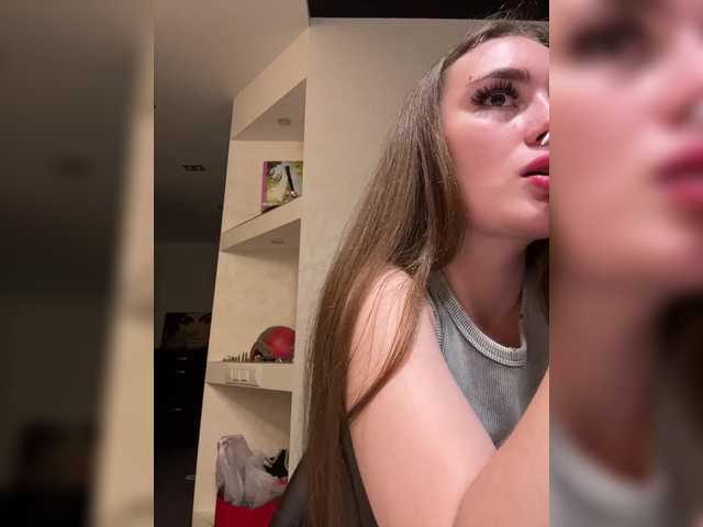 Ineska1327 live cam on BongaCams