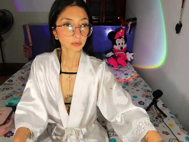 Anaislux live cam on BongaCams