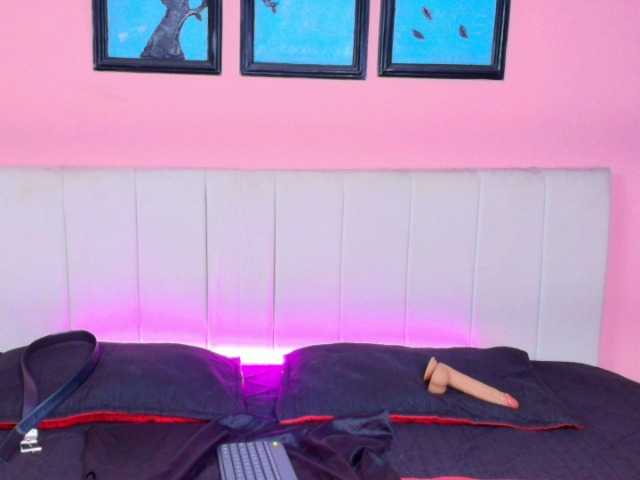 Miaa-Sophiaa live webcam show