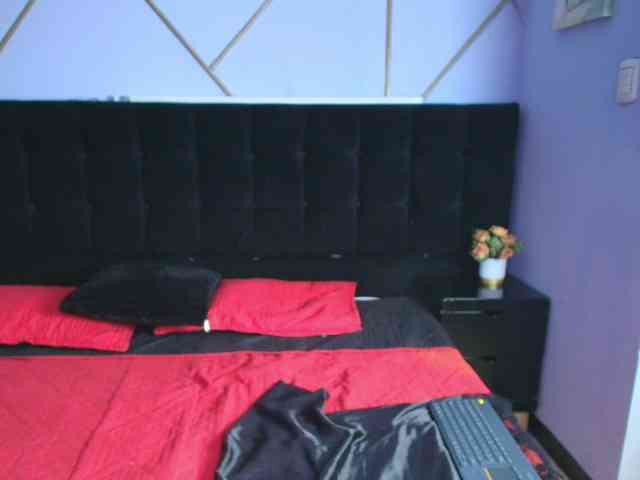 Miaa-Sophiaa Live Webcam on BongaCams