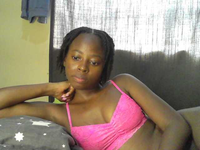 le modèle Slimsexy1 est en webcam porno dans un show sur le site bongacams, il possède les tags suivants: Ebony,Brunette,Hairy