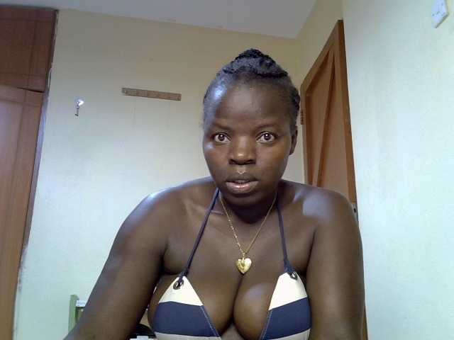le modèle Sexyamadah-012 est en webcam porno dans un show sur le site bongacams, il possède les tags suivants: Ebony,Brunette,Hairy