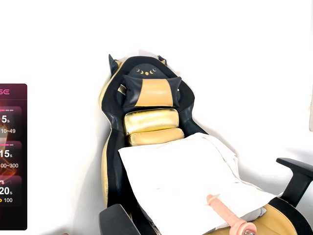 Dani-pety live cam on BongaCams