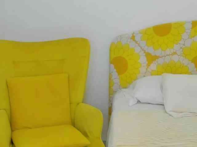 BritishPenelope webcam